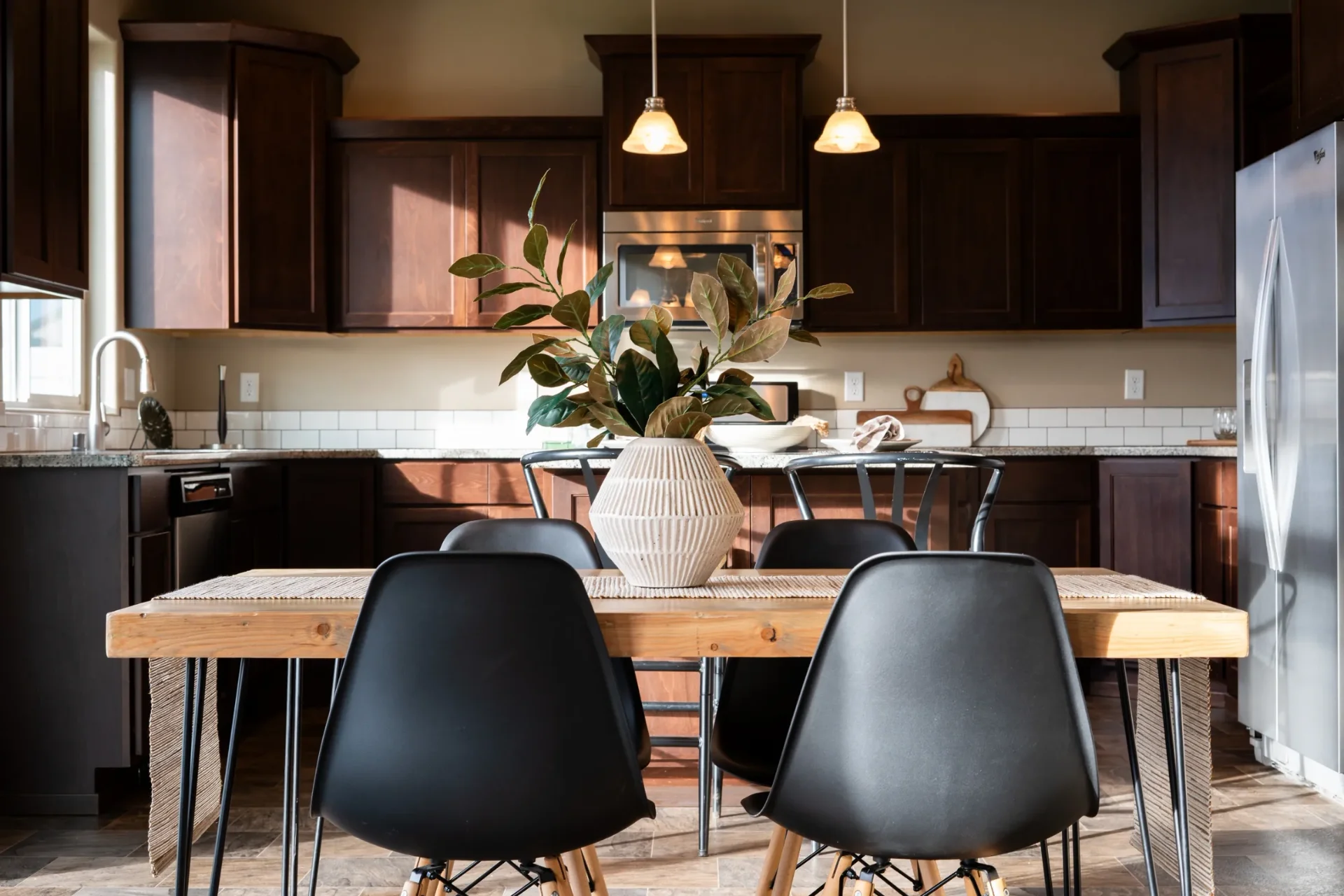 Kitchen & Dining
