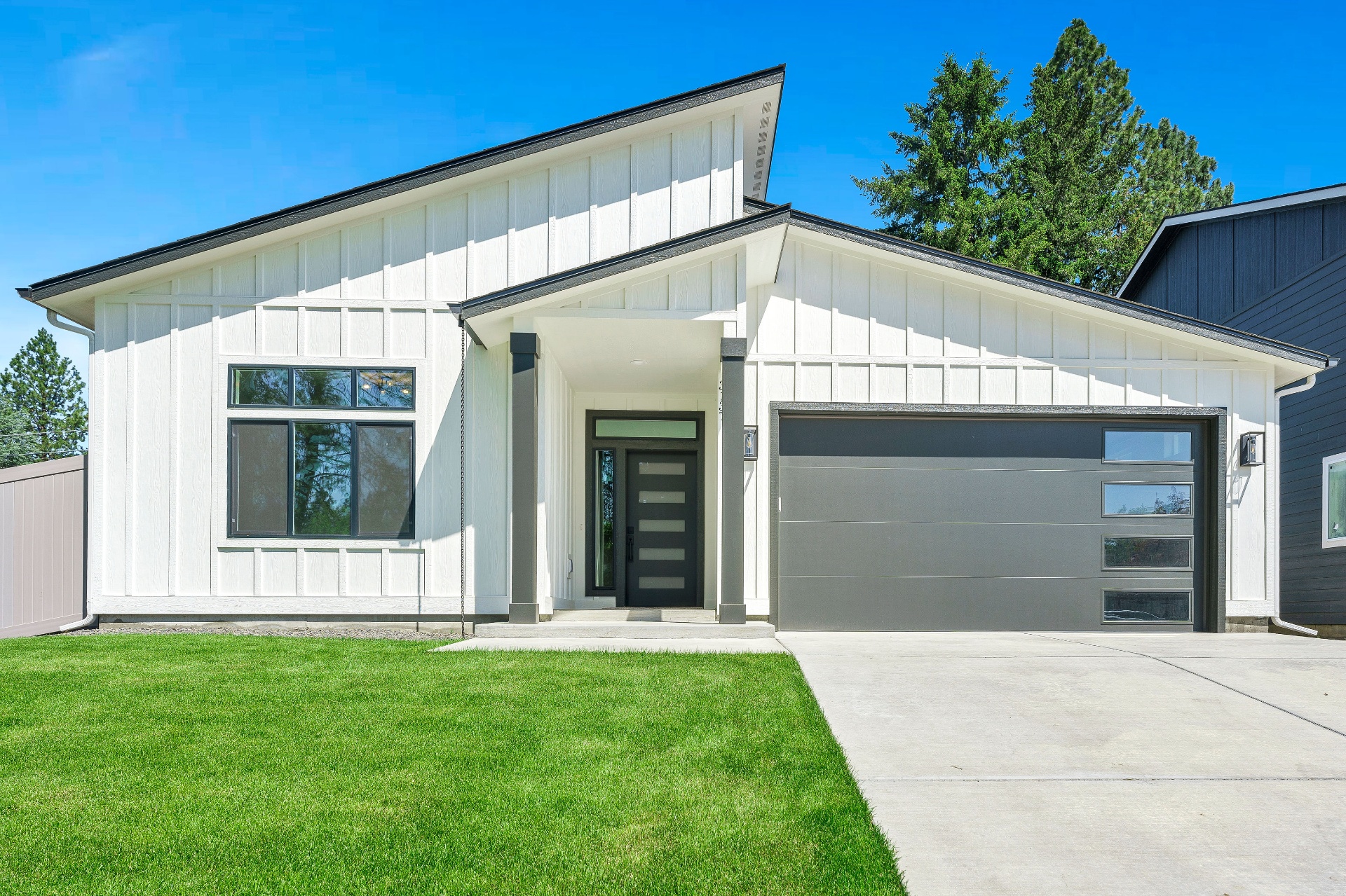 3137 E 36th Ave